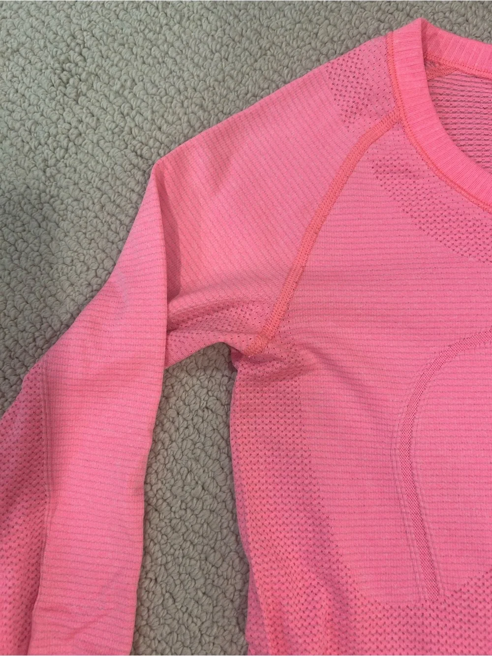 Lululemon Long Sleeve swiftly tech size 4 - Pink